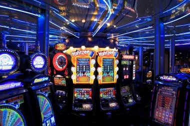 Galactic Gems live-dealer table interface on poizystore with HD video feed