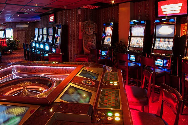 poizystore live-dealer blackjack table with HD camera setup and professional dealer